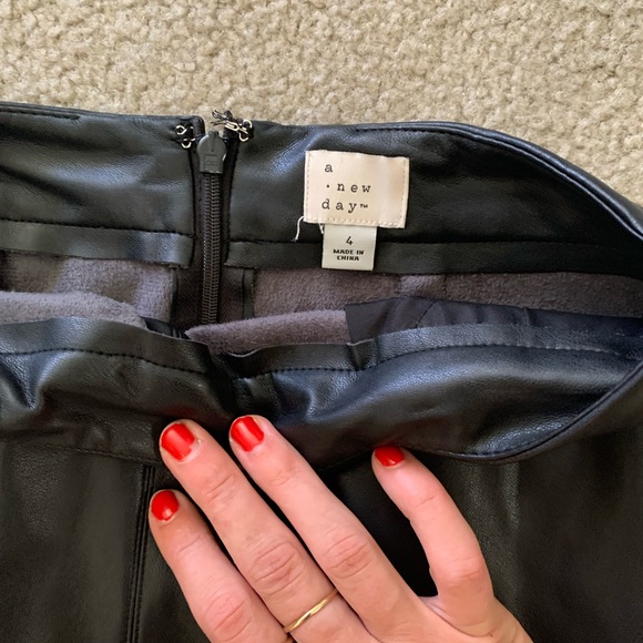 Faux leather black midi skirt - Picture 3 of 3